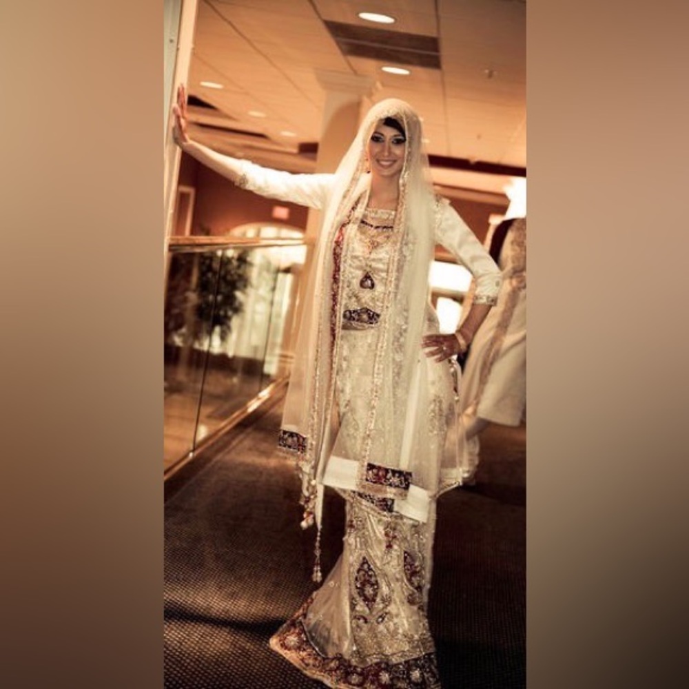 Stunning Bridal Dress - 4 piece